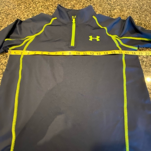 🔆3/$25🔆 Under Armour Navy and Neon Green Long Sleeve Top Size L (Boy-Youth) - Picture 4 of 6